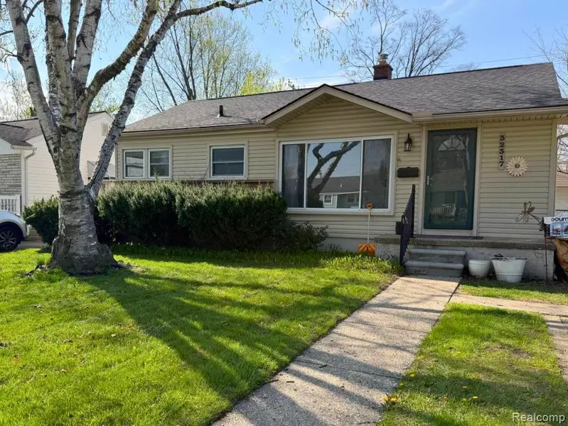 32317 Hazelwood ST, Westlandcity_wayne, MI 48186