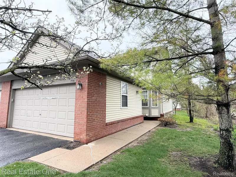 716 Palmer DR, Pontiaccity_oakland, MI 48342