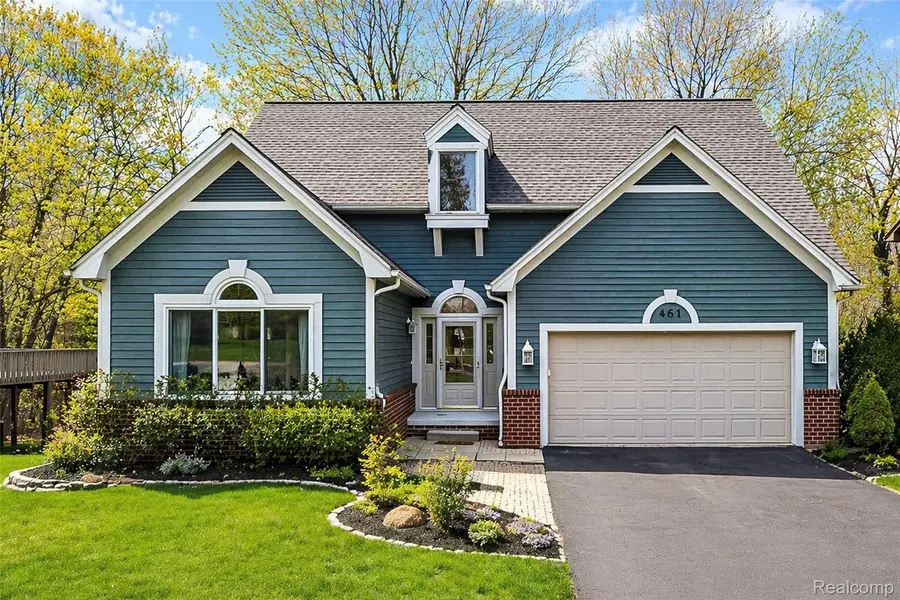 461 Alexander DR, Commercechartertownship_oakland, MI 48390