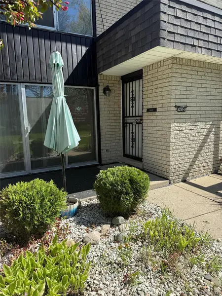 8251 Kennedy CIR #3, Warrencity_macomb, MI 48093