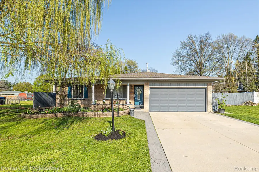 38106 Rockhill ST, Clintonchartertownship_macomb, MI 48036