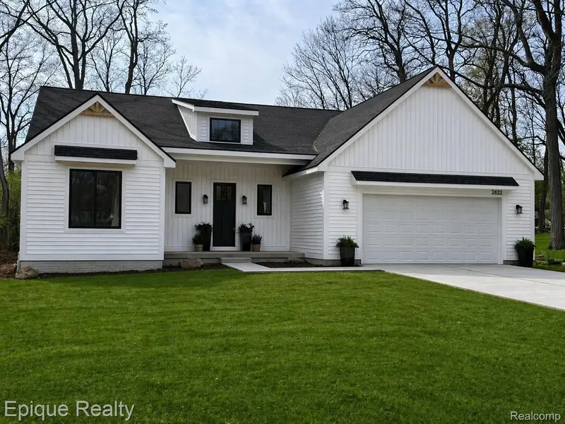 2432 Holland ST, Orionchartertownship_oakland, MI 48360