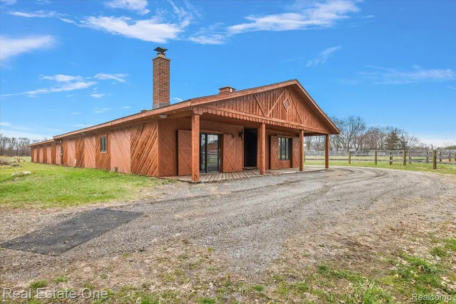 1109 Castlewood ST, Whitelakechartertownship_oakland, MI 48386