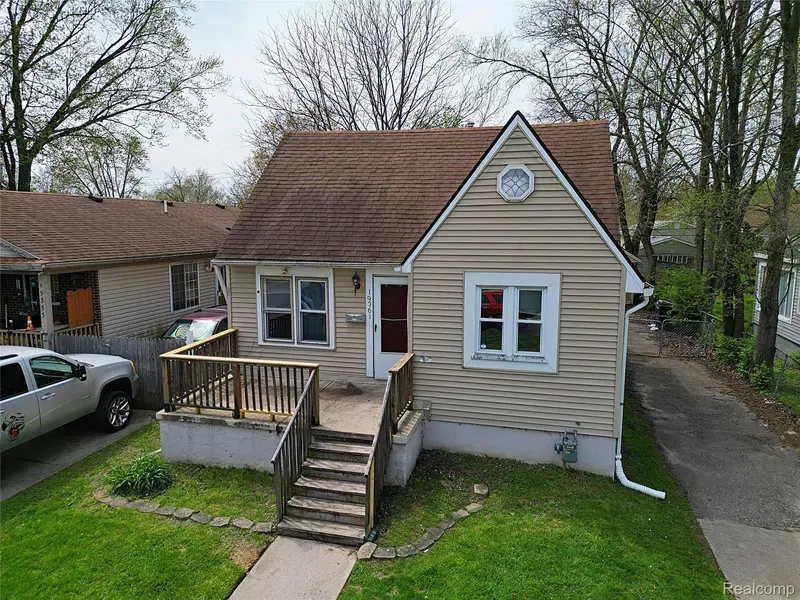 19361 Wakenden, Redfordchartertownship_wayne, MI 48240