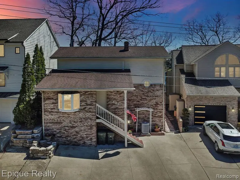 423 Shady Oaks ST, Orionchartertownship_oakland, MI 48362