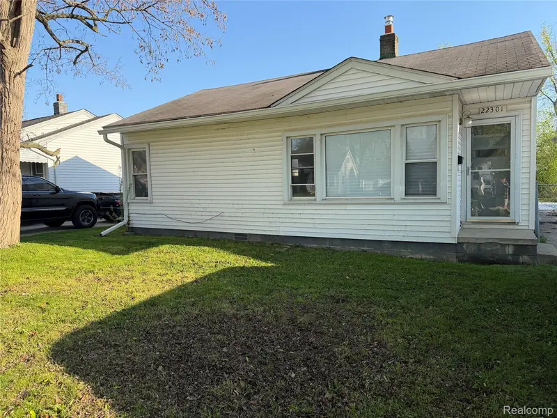 22301 Lange ST, Stclairshorescity_macomb, MI 48080