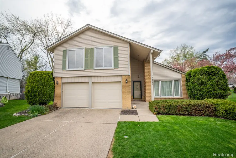 24387 Pinecrest ST, Novicity_oakland, MI 48375