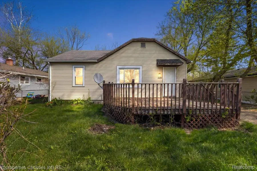 228 W Columbia AVE, Pontiaccity_oakland, MI 48340