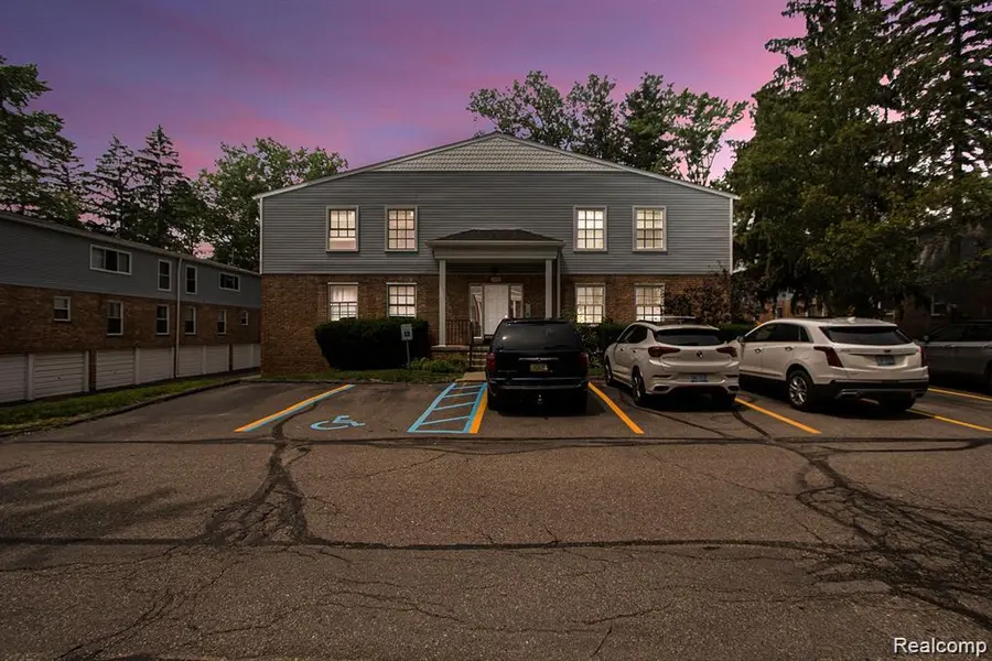 503 E University DR, Rochestercity_oakland, MI 48307