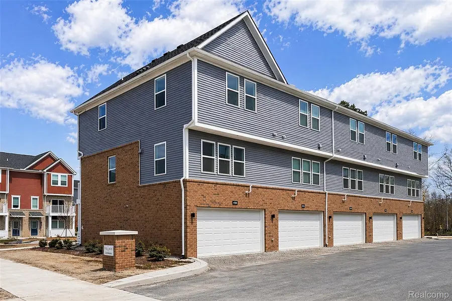 4876 Parkside LN, Troycity_oakland, MI 48085