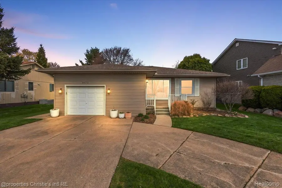 39173 Lakeshore DR, Harrisonchartertownship_macomb, MI 48045