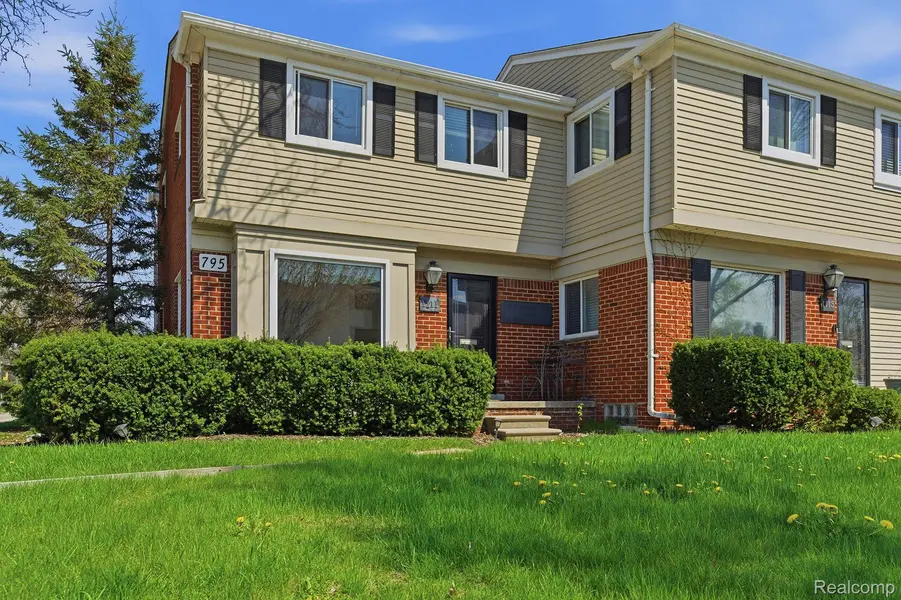 1111 Holland ST, Birminghamcity_oakland, MI 48009