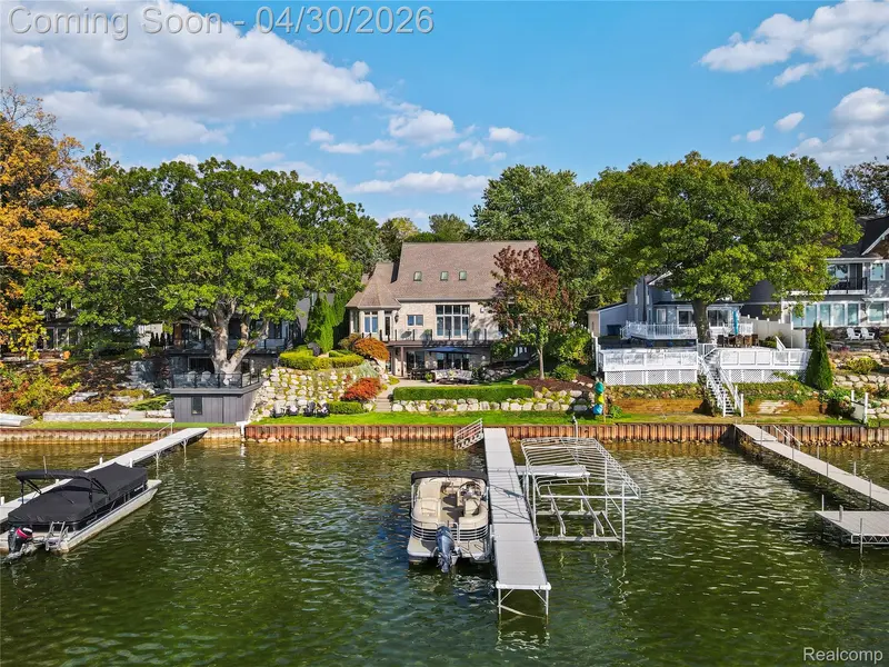 12210 Mantawauka DR, Fentonchartertownship_genesee, MI 48430