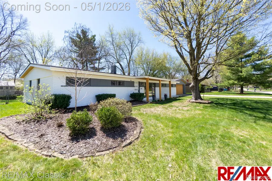 1540 Beverly BLVD, Walledlakecity_oakland, MI 48390