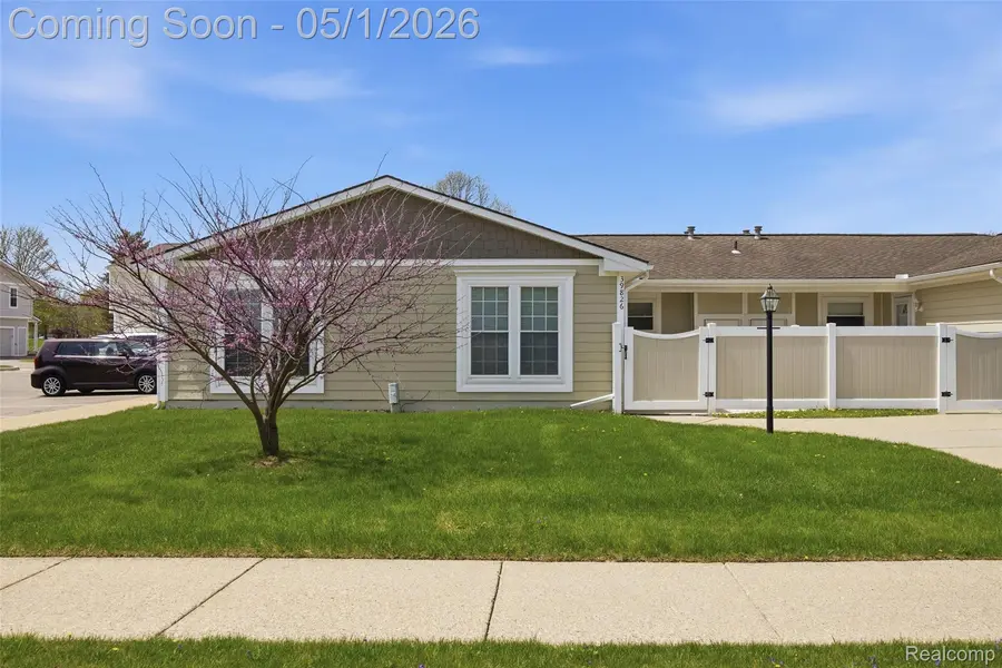 39826 Village Wood CIR, Novicity_oakland, MI 48375