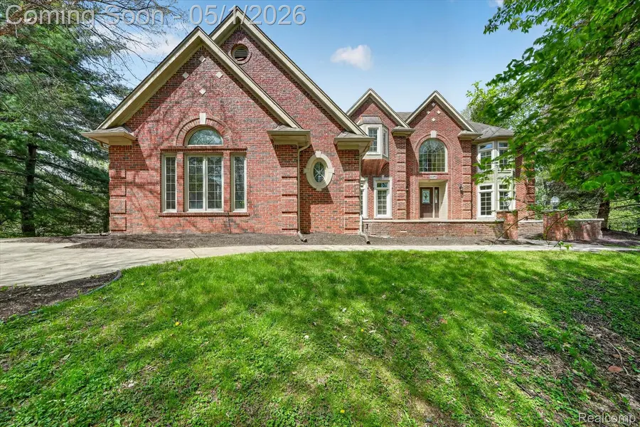 22293 Brockshire ST, Novicity_oakland, MI 48375