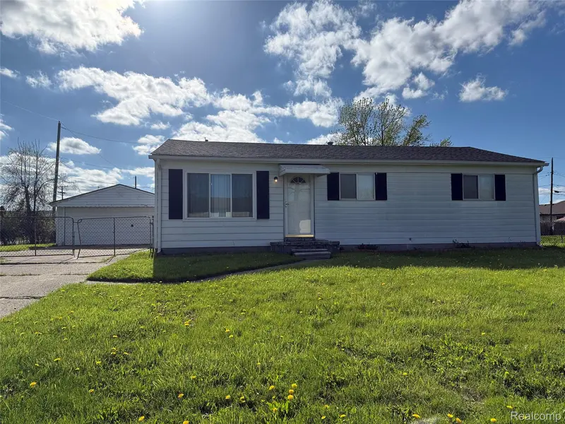 33711 Floyd ST, Clintonchartertownship_macomb, MI 48035