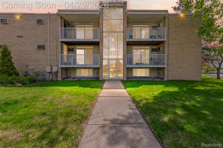 4921 Crooks RD, Royaloakcity_oakland, MI 48073