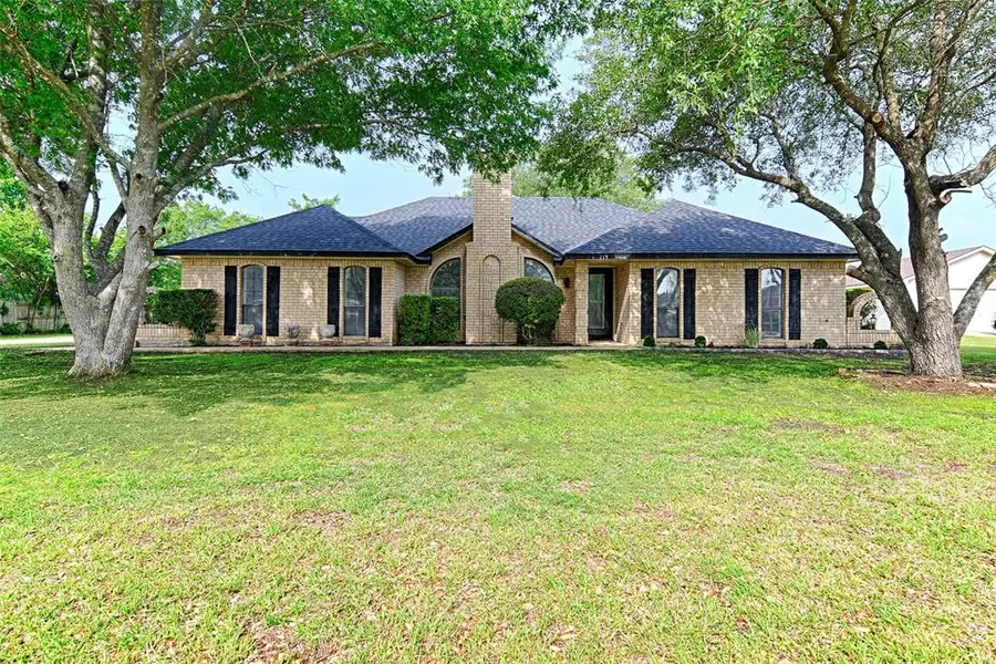 117 Lassetter Drive, Red Oak, TX 75154