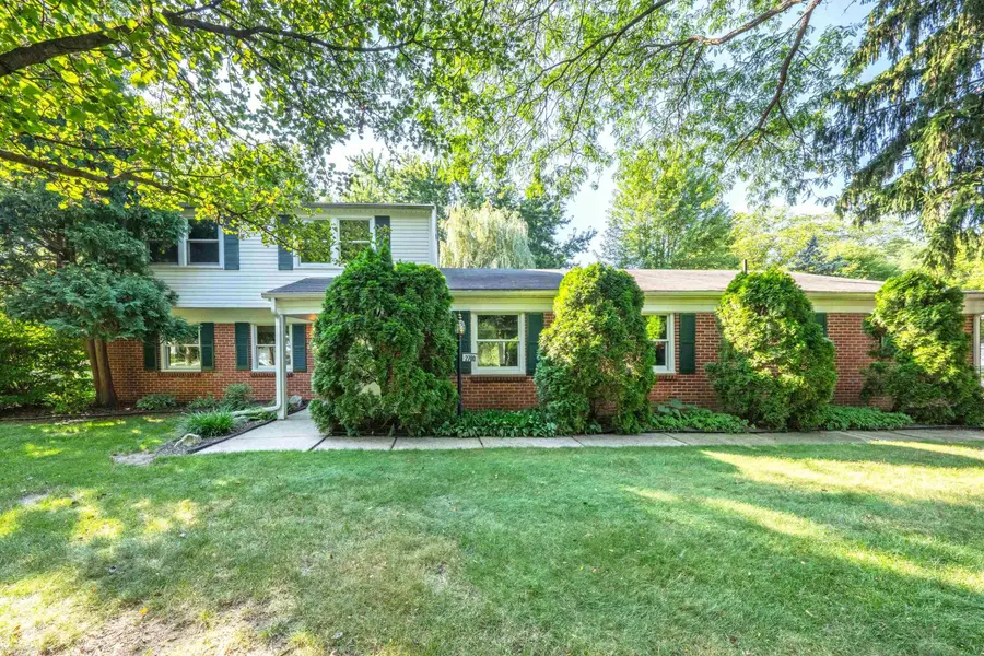 2700 Renshaw DR, Troycity_oakland, MI 48085