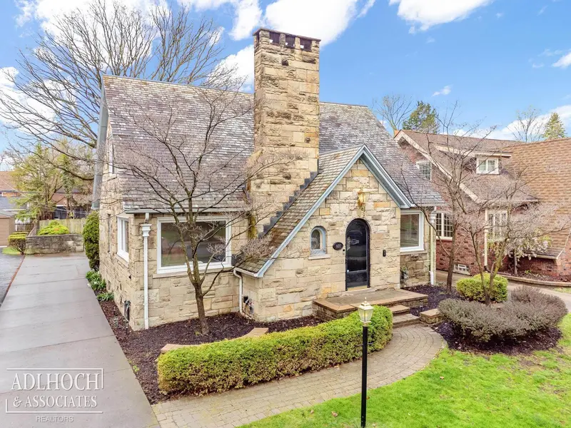 601 Fisher RD, Grossepointecity_wayne, MI 48230