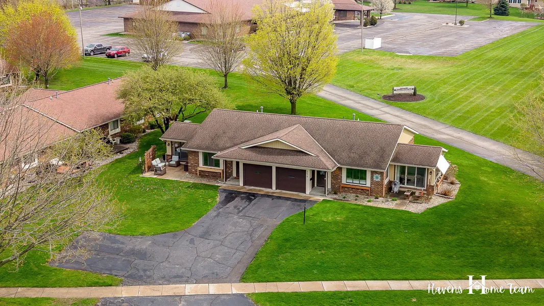 3072 Beechridge DR #64, Hudsonvillecity_ottawa, MI 49426