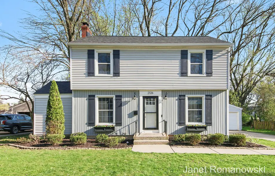 2126 Englewood DR SE, Eastgrandrapidscity_kent, MI 49506