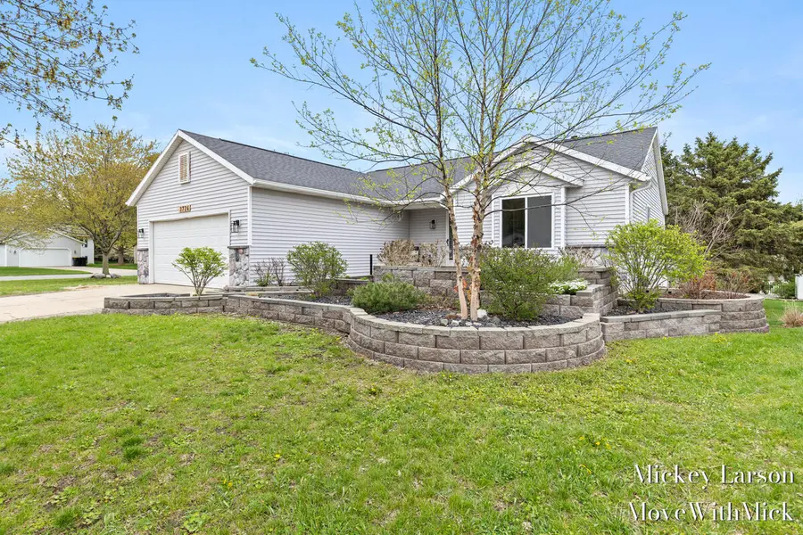 3724 Brookfield DR, Georgetownchartertownship_ottawa, MI 49426