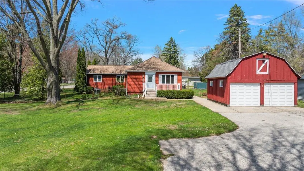 950 W Giles RD, Laketontownship_muskegon, MI 49445