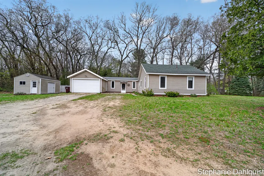 1093 E Giles RD, Muskegonchartertownship_muskegon, MI 49445