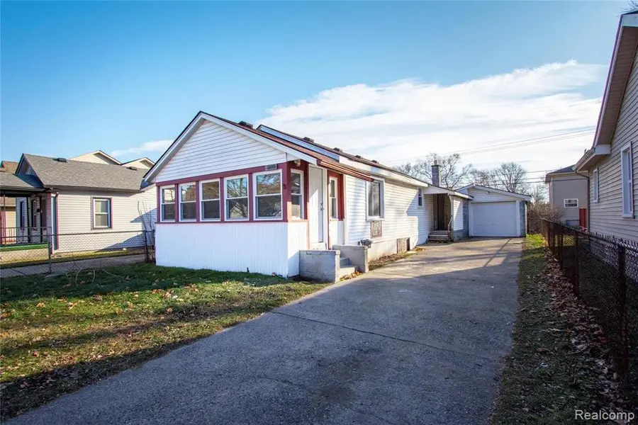 1308 E Milton, Hazelparkcity_oakland, MI 48030