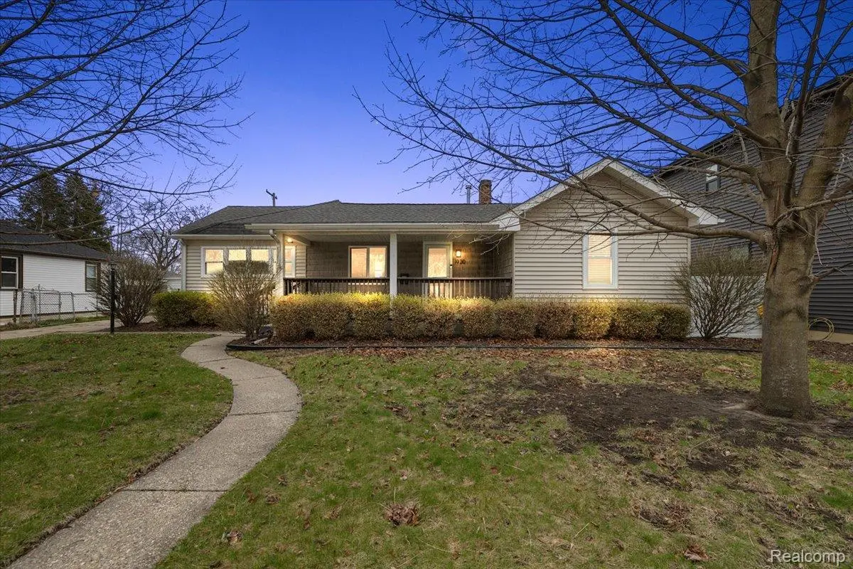 1920 E Saratoga ST, Ferndalecity_oakland, MI 48220