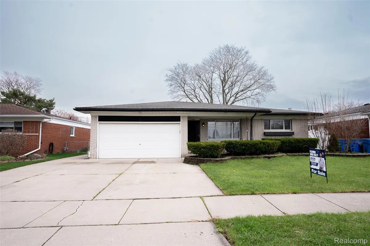 32514 Gainsborough DR, Warrencity_macomb, MI 48088