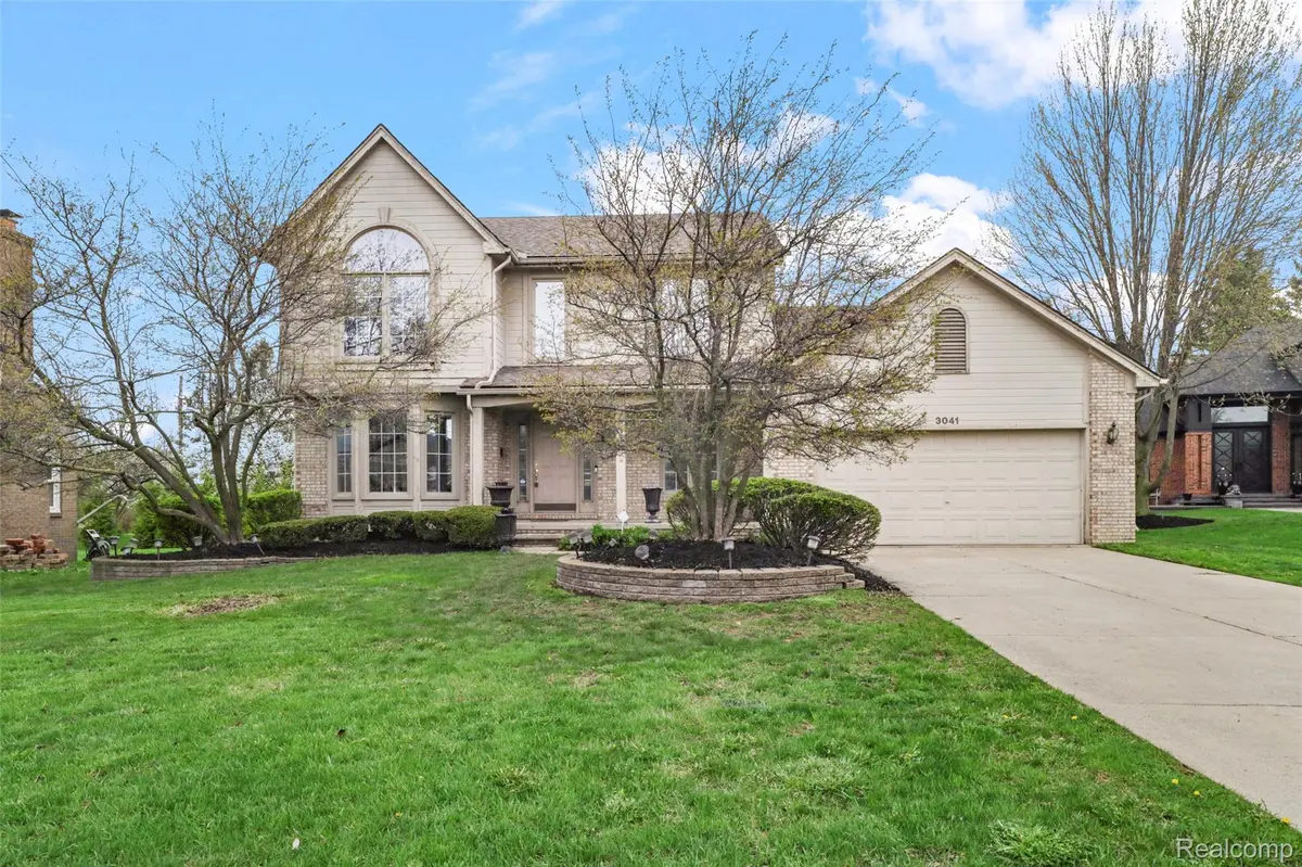 3041 Courtfield DR, Rochesterhillscity_oakland, MI 48309