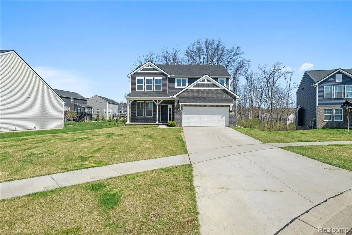 8249 Starina CT, Greenoaktownship_livingston, MI 48116