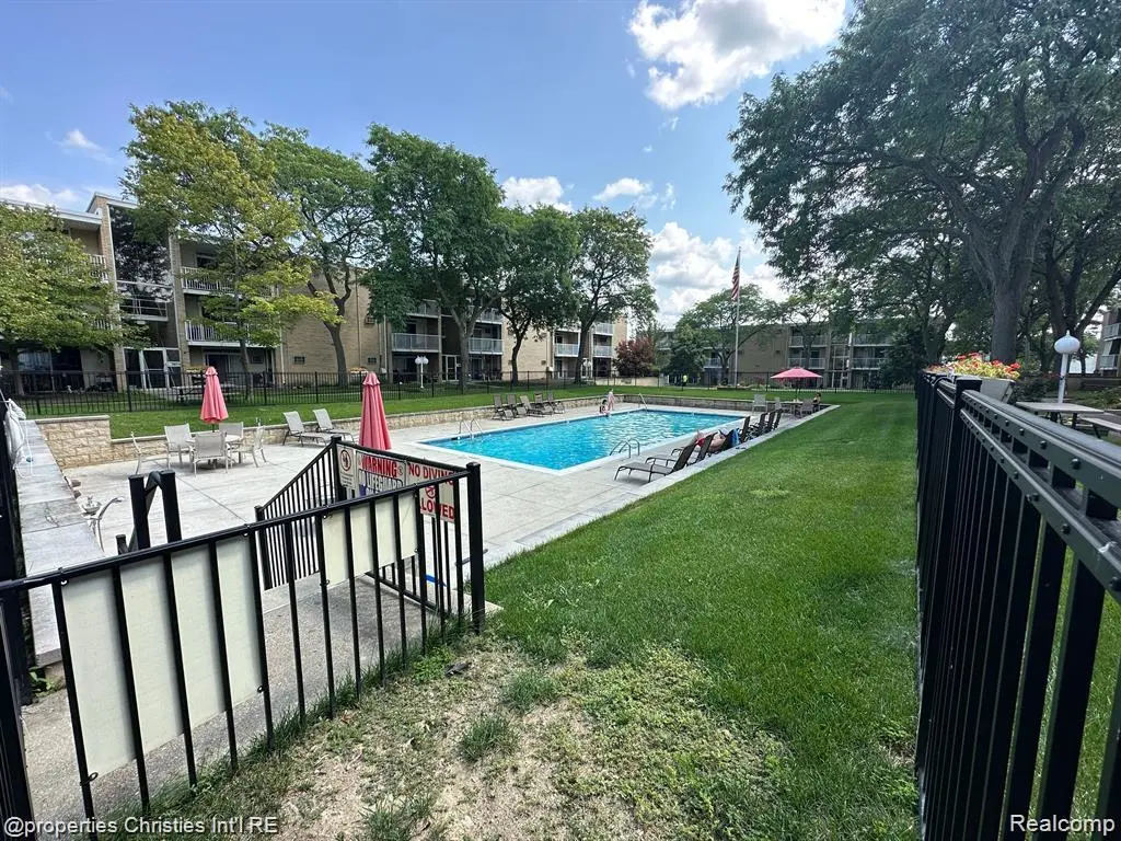 4917 Crooks RD #H4, Royaloakcity_oakland, MI 48073