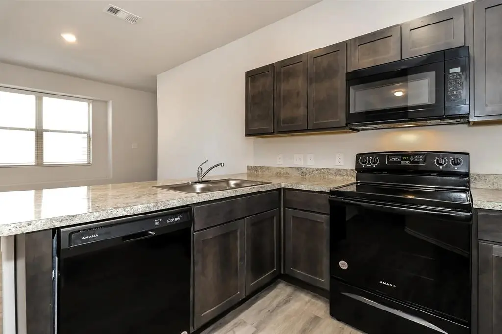 5532 Shore Point Trail, Fort Worth, TX 76119