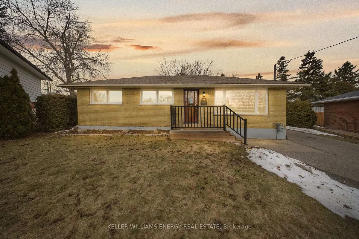 372 Garden CT, Oshawa, ON L1J 3E4