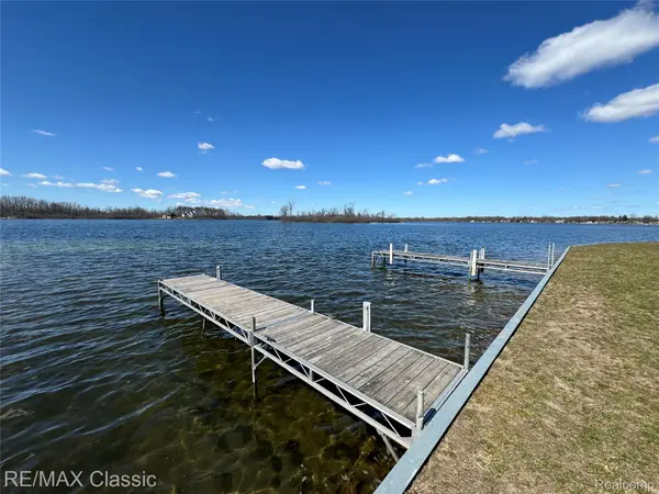 3482 Ponemah DR, Fentoncity_genesee, MI 48430