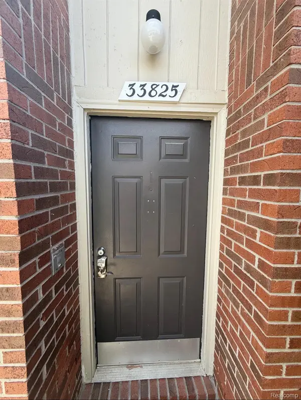 33825 Pondview CIR, Livoniacity_wayne, MI 48152