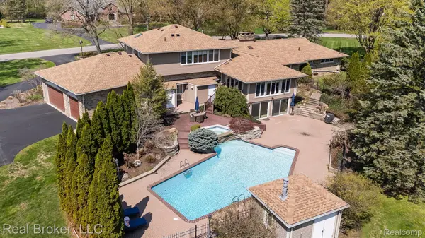 7357 W Greenwich DR, Bloomfieldhillscity_oakland, MI 48301