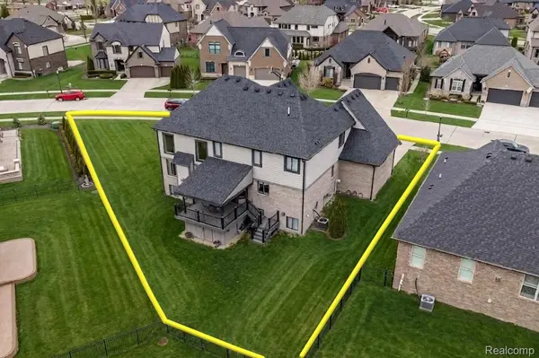 21924 E Majestic DR, Macombtownship_macomb, MI 48044