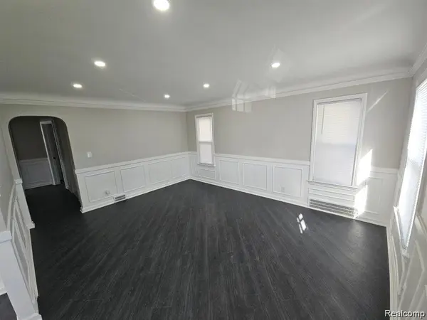 20300 ELKHART ST, Harperwoodscity_wayne, MI 48225