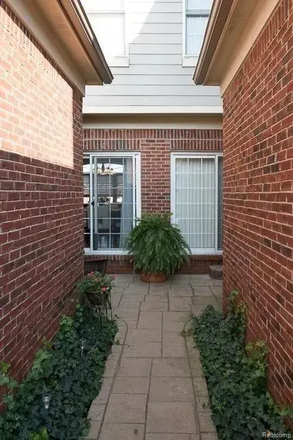 1622 Commodore CIR, Cantonchartertownship_wayne, MI 48187