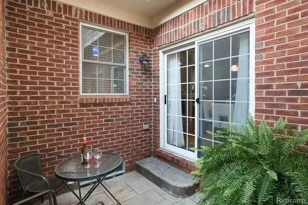 1622 Commodore CIR, Cantonchartertownship_wayne, MI 48187