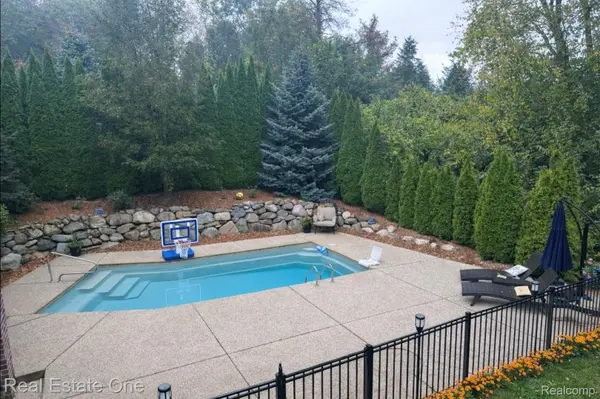 960 Hill Hollow LN, Milfordchartertownship_oakland, MI 48381