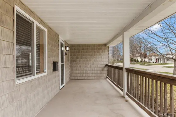 1920 E Saratoga ST, Ferndalecity_oakland, MI 48220