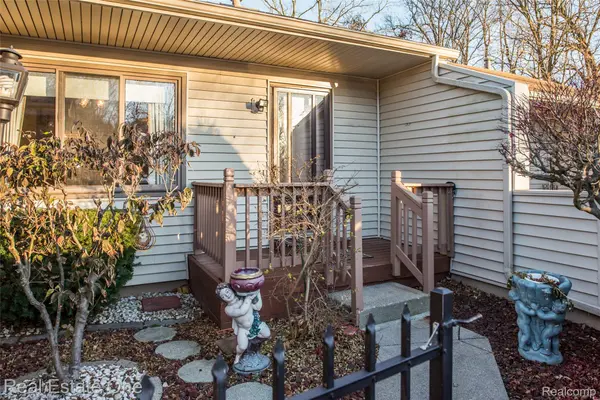 25104 25104 Hamilton CT #4, Southlyoncity_oakland, MI 48178