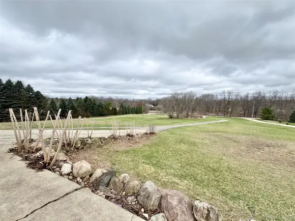 4300 Center RD, Deerfieldtownship_livingston, MI 48451