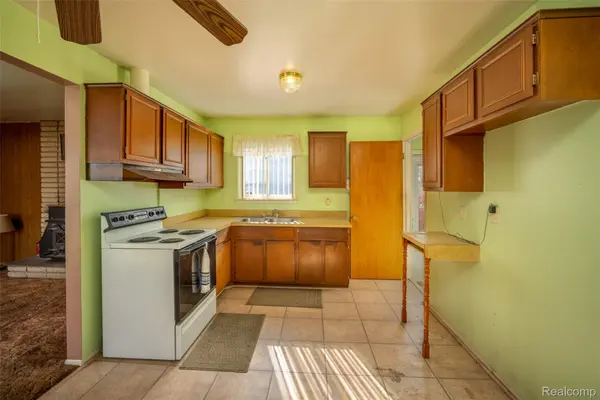 29889 Brown CT, Gardencitycity_wayne, MI 48135